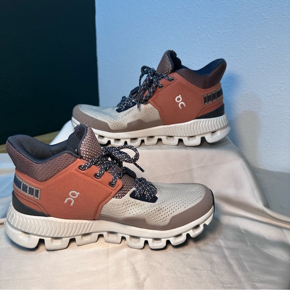 ON Cloud Hi Edge Shoe - Women's Blush/Storm, size 6W - Picture 2 of 11